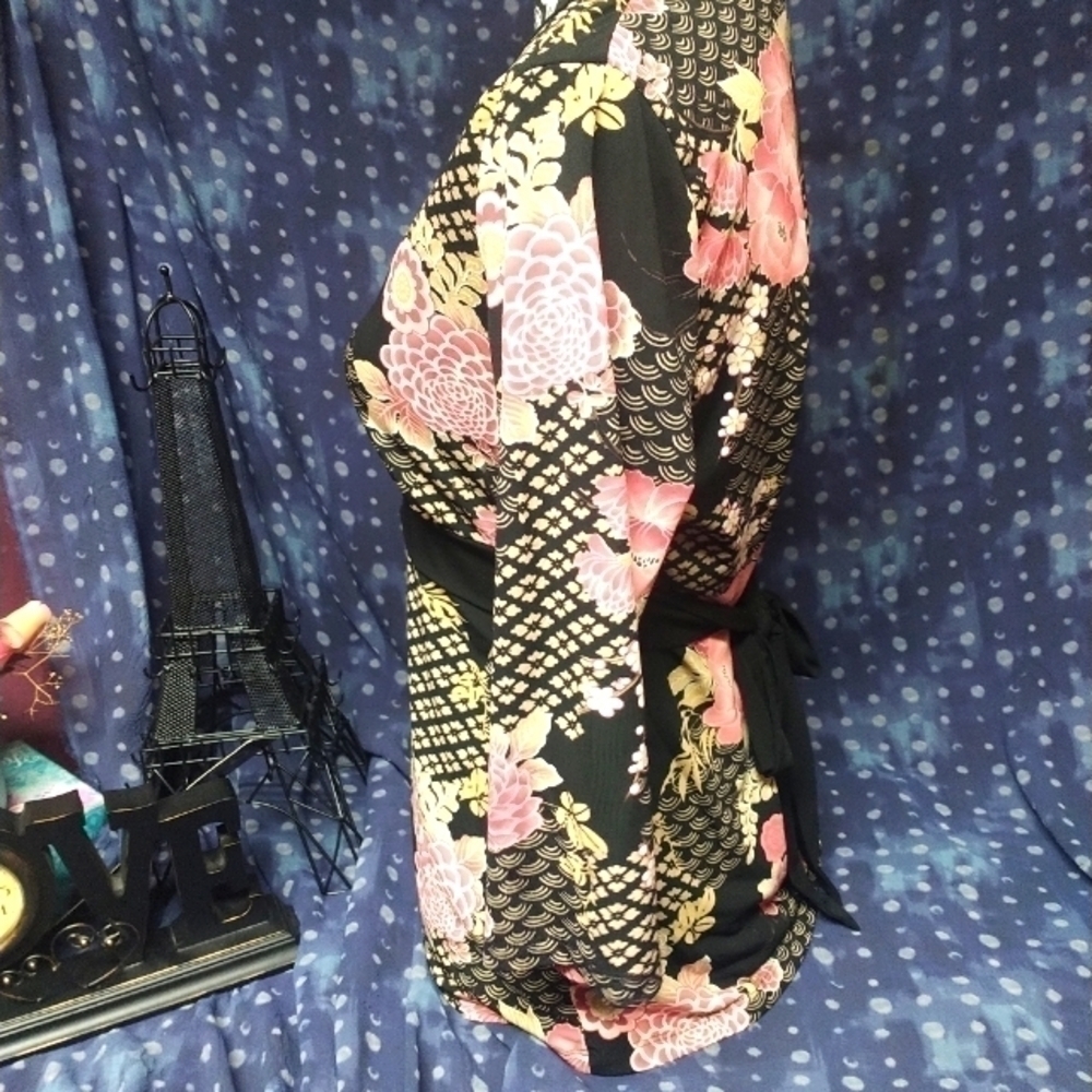 AGB Floral Top - Picture 2 of 4